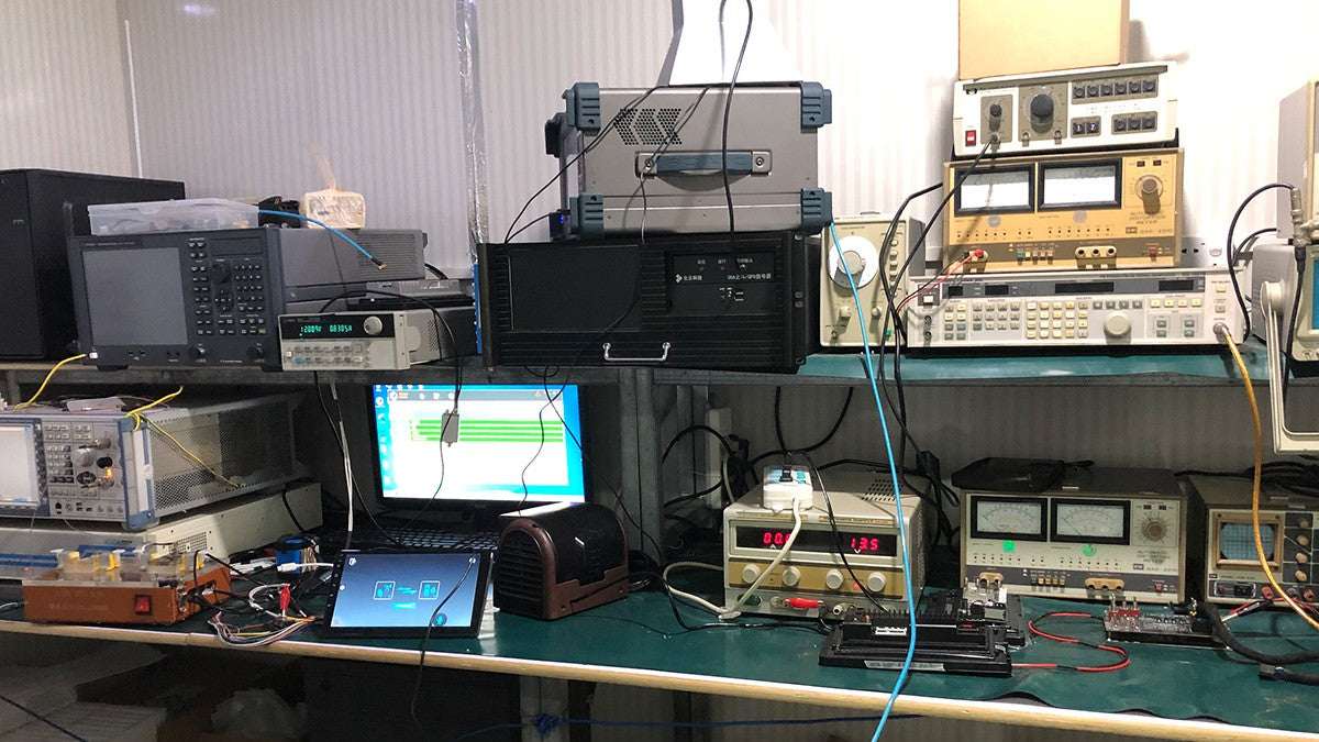 Electronics instruments and head units on a test bench